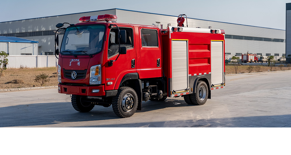 随专四驱水罐消防车