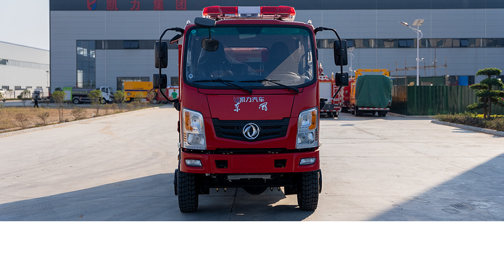 随专四驱水罐消防车