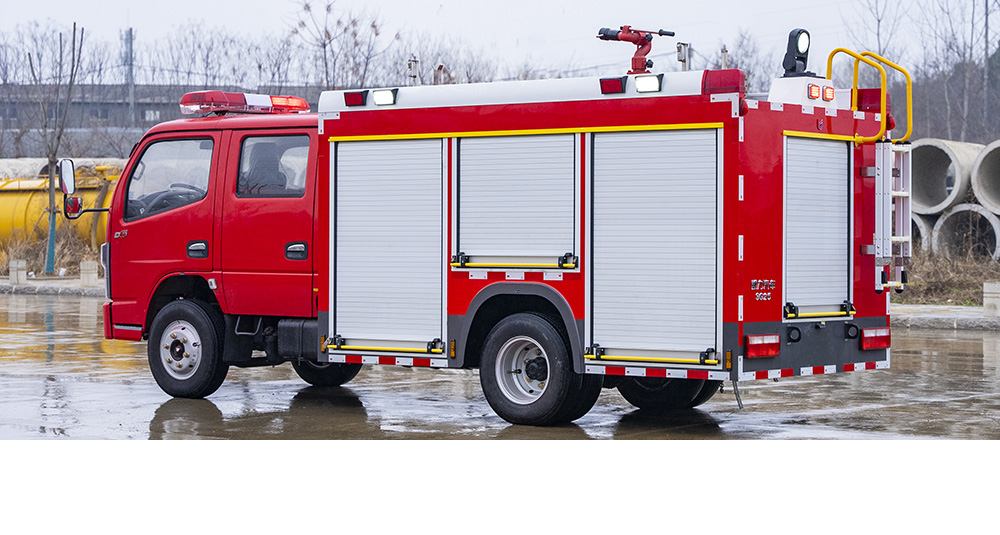 东风小多利卡内藏水罐消防车