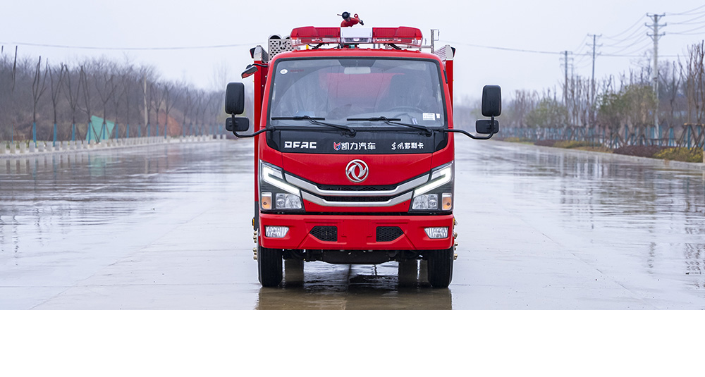 东风小多利卡内藏水罐消防车