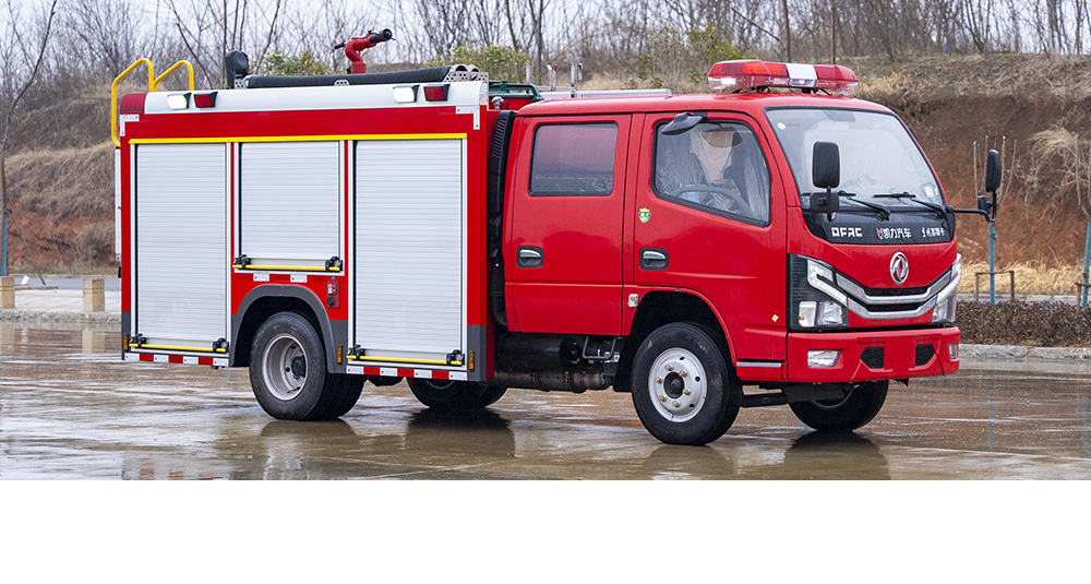 东风小多利卡内藏水罐消防车