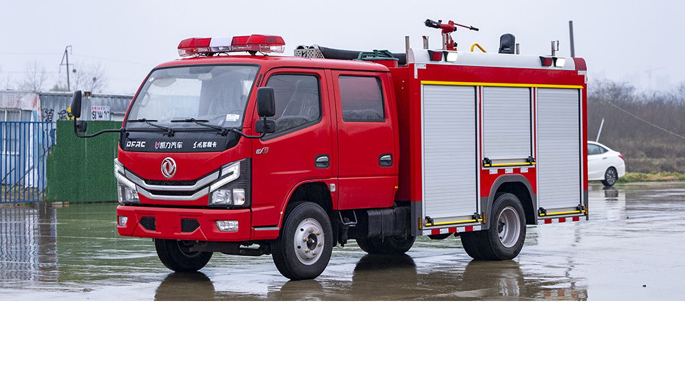 东风小多利卡内藏水罐消防车
