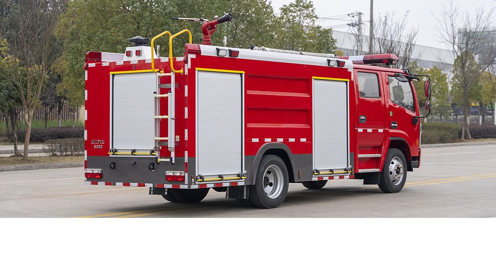 东风大多利卡外露水罐消防车