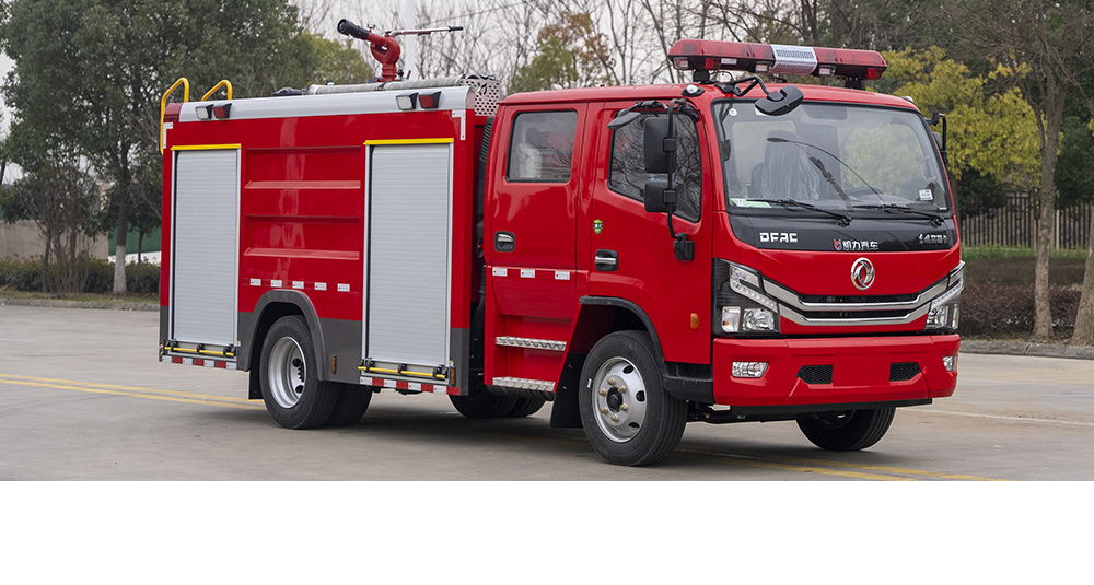 东风大多利卡外露水罐消防车