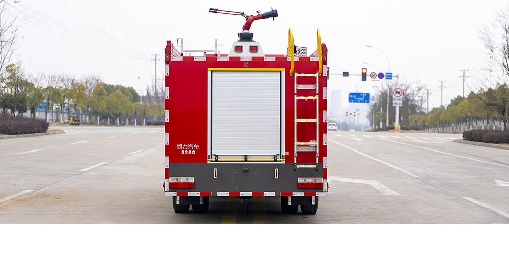 东风大多利卡外露水罐消防车
