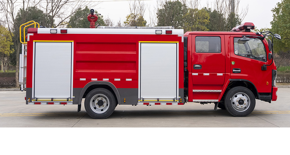 东风大多利卡外露水罐消防车