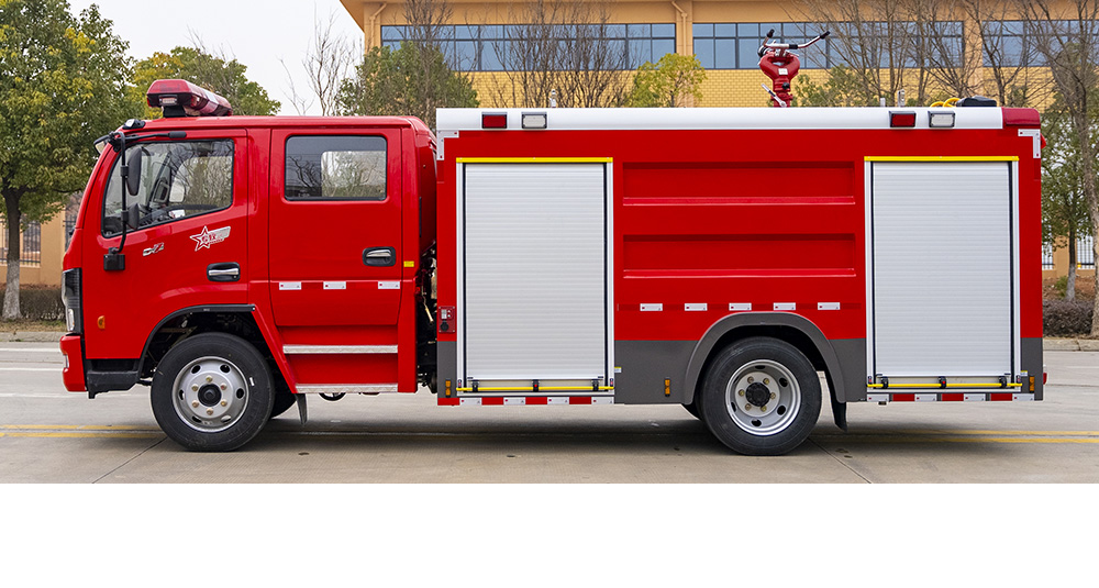 东风大多利卡外露水罐消防车