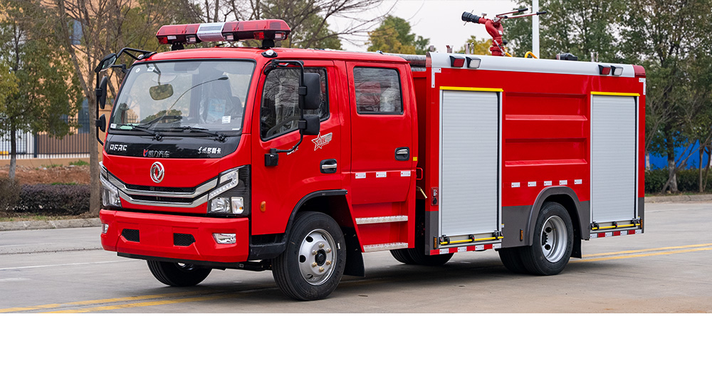 东风大多利卡外露水罐消防车