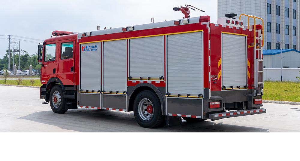 东风D9内藏水罐消防车