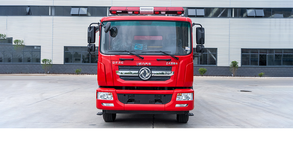 东风D9内藏水罐消防车