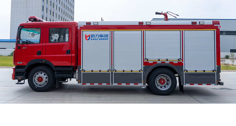 东风D9内藏水罐消防车
