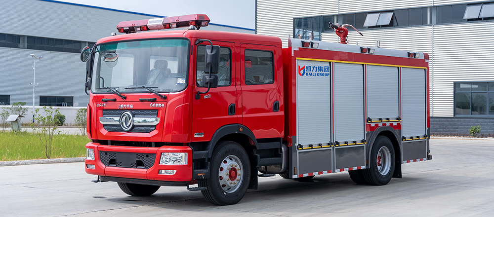 东风D9内藏水罐消防车