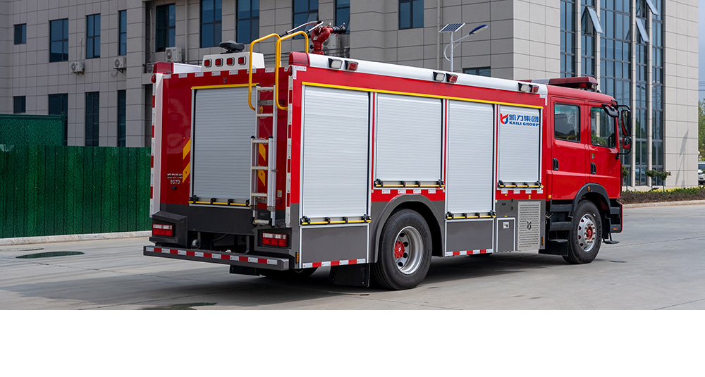 东风D9内藏水罐消防车