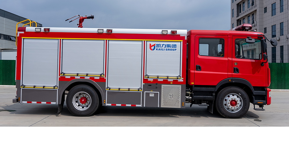 东风D9内藏水罐消防车