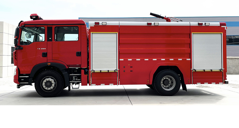 豪沃单桥外露水罐消防车