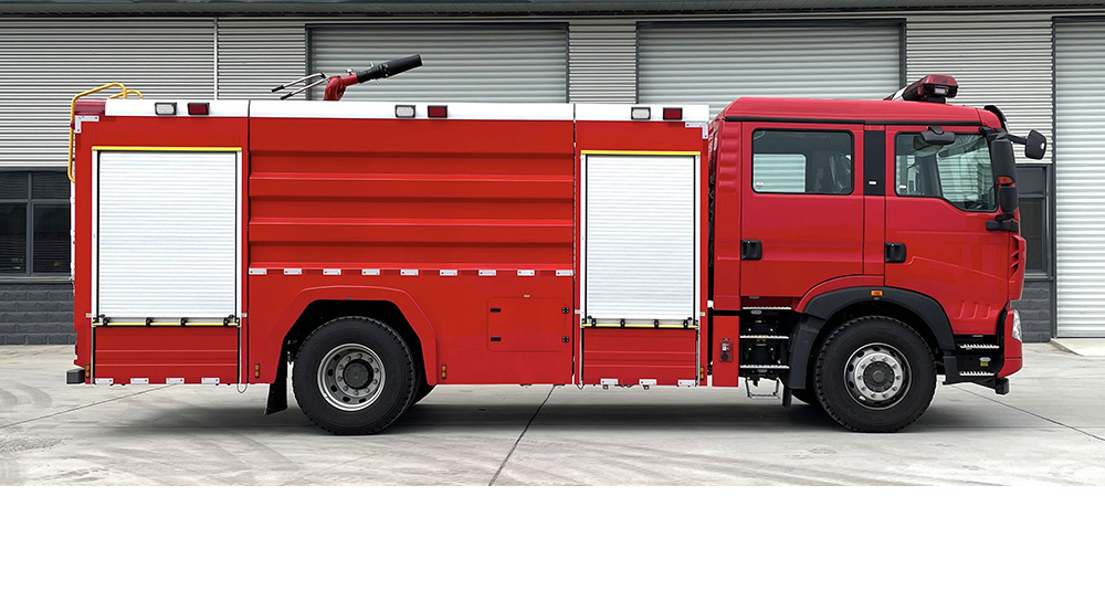 豪沃单桥外露水罐消防车