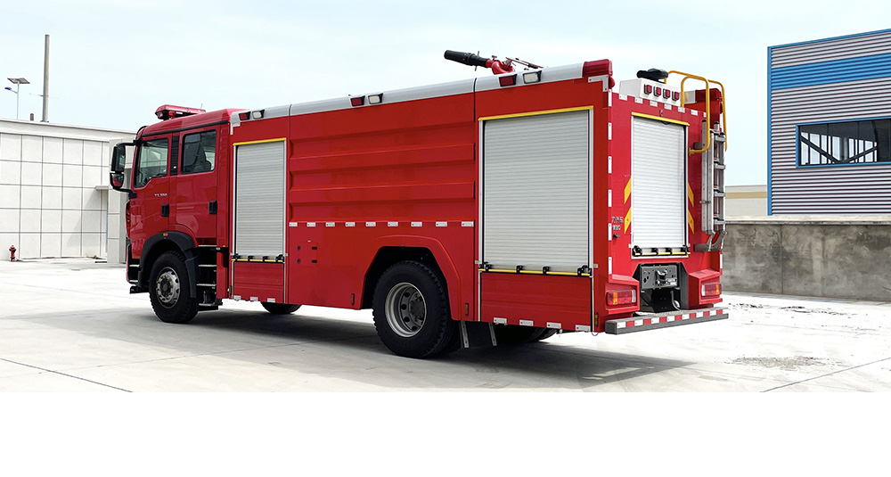 豪沃单桥外露水罐消防车