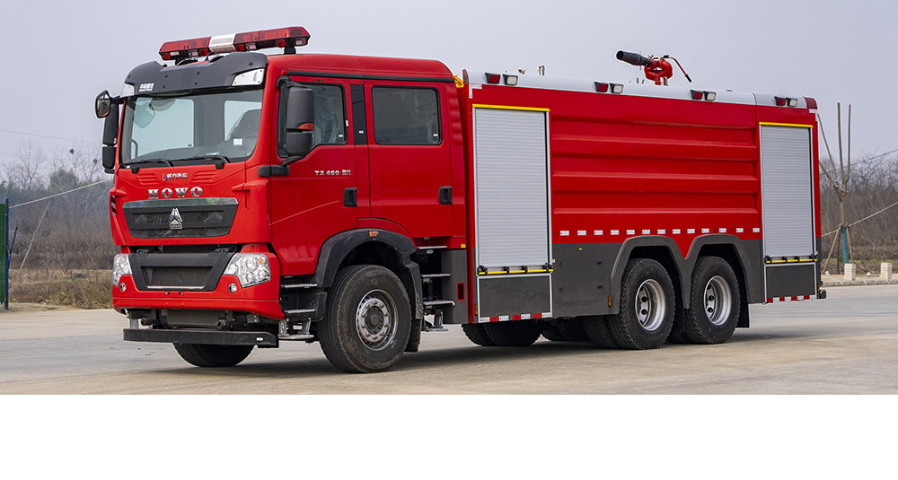 豪沃后双桥外露水罐消防车