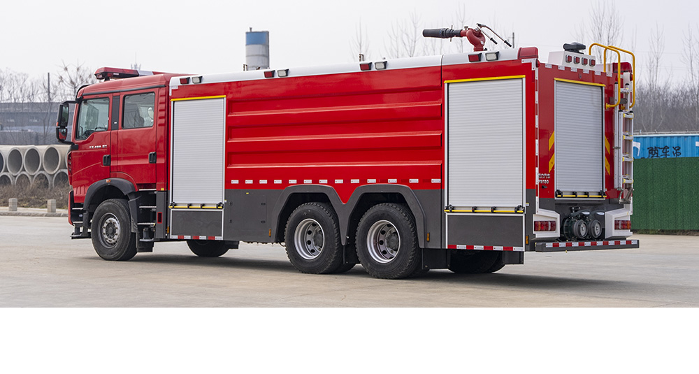 豪沃后双桥外露水罐消防车