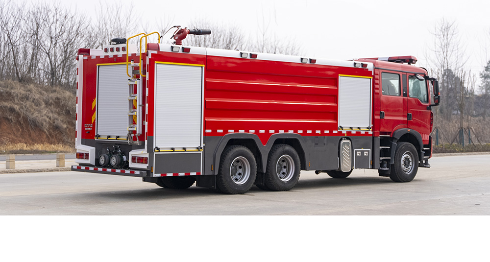 豪沃后双桥外露水罐消防车