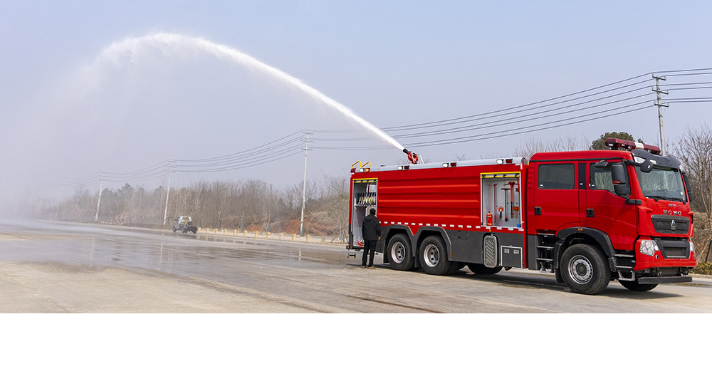 豪沃后双桥外露水罐消防车