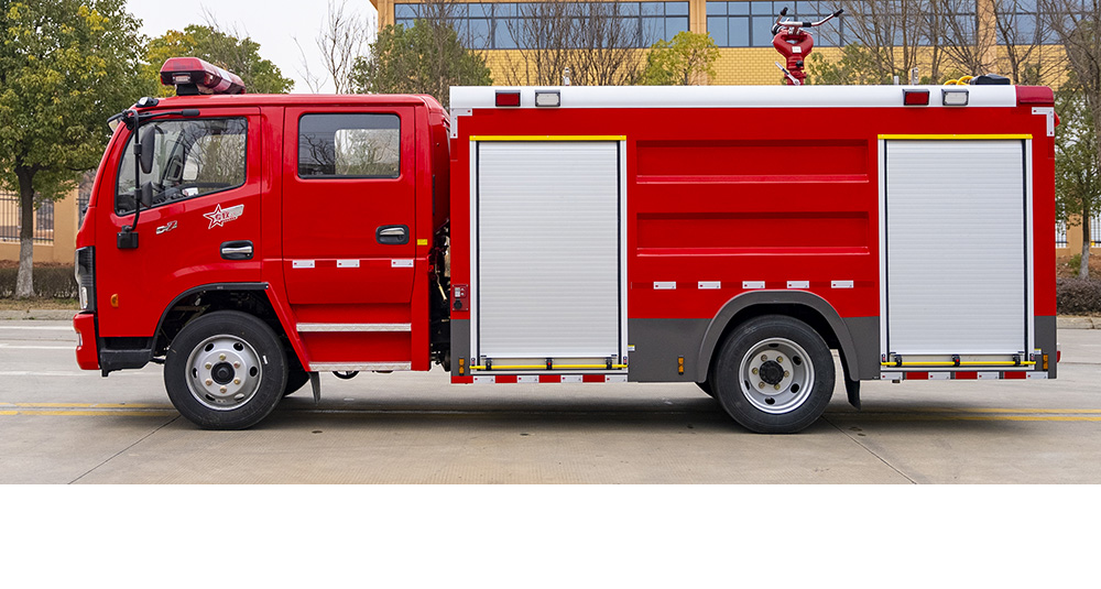 东风大多利卡泡沫消防车