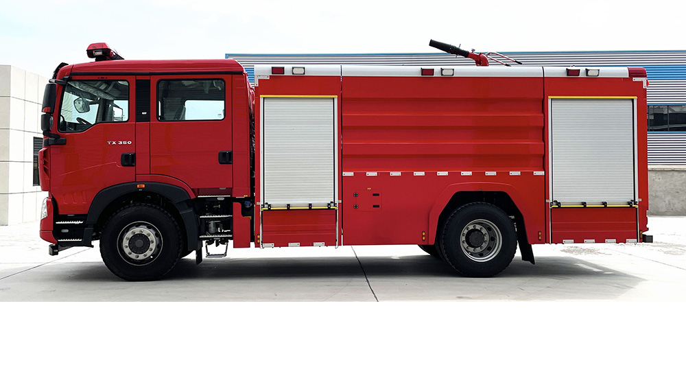 豪沃单桥泡沫消防车