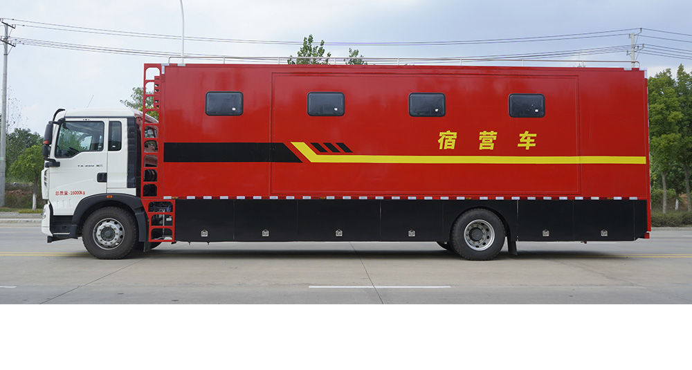 重汽豪沃宿营车