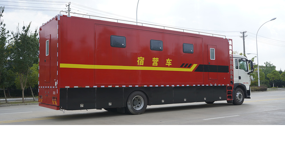 重汽豪沃宿营车