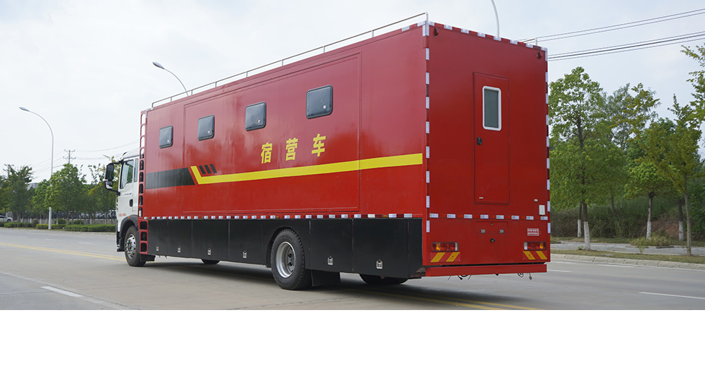 重汽豪沃宿营车