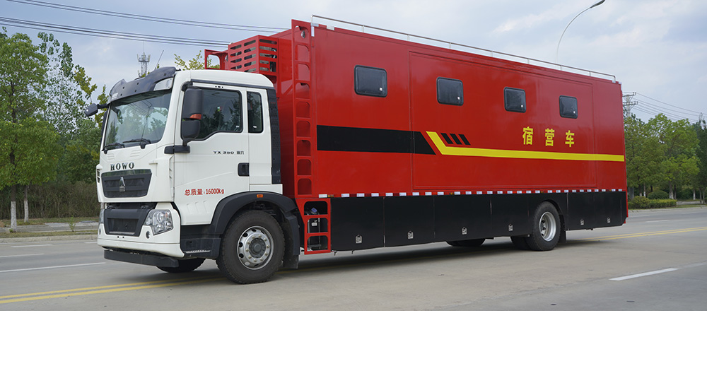 重汽豪沃宿营车