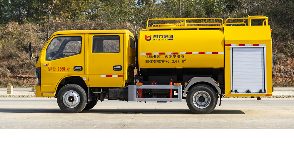 东风小多利卡双排消防洒水车