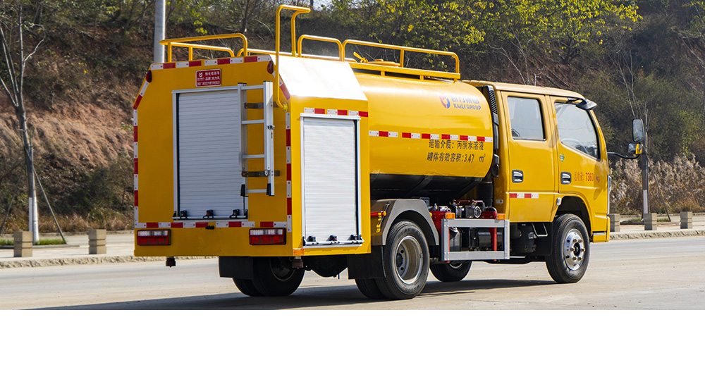 东风小多利卡双排消防洒水车