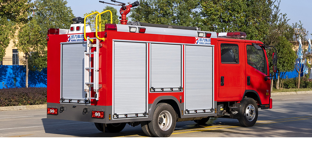 福田领航消防洒水车