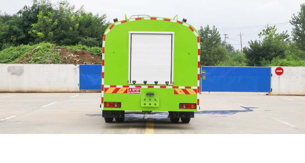 东风华神消防洒水车