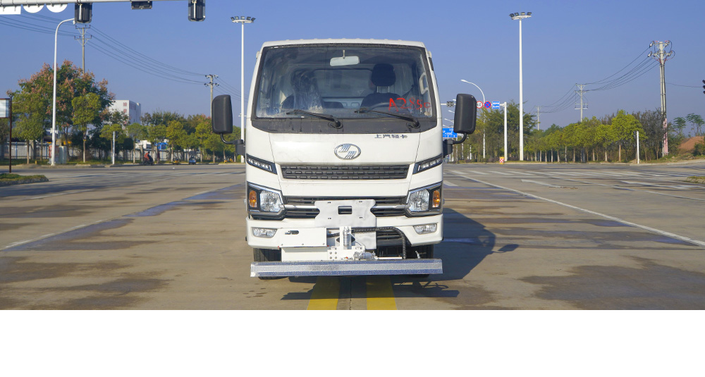 上汽跃进纯电路面清洗车