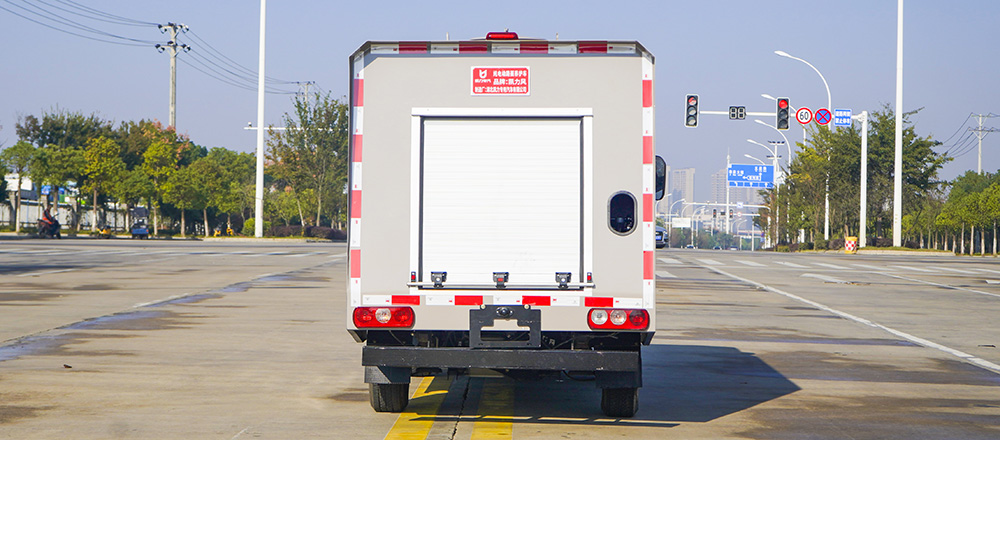 上汽跃进纯电路面清洗车