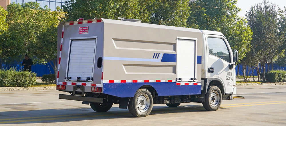 上汽跃进纯电路面清洗车