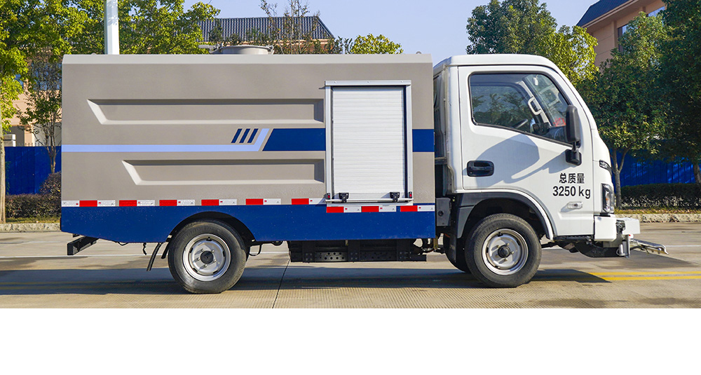 上汽跃进纯电路面清洗车