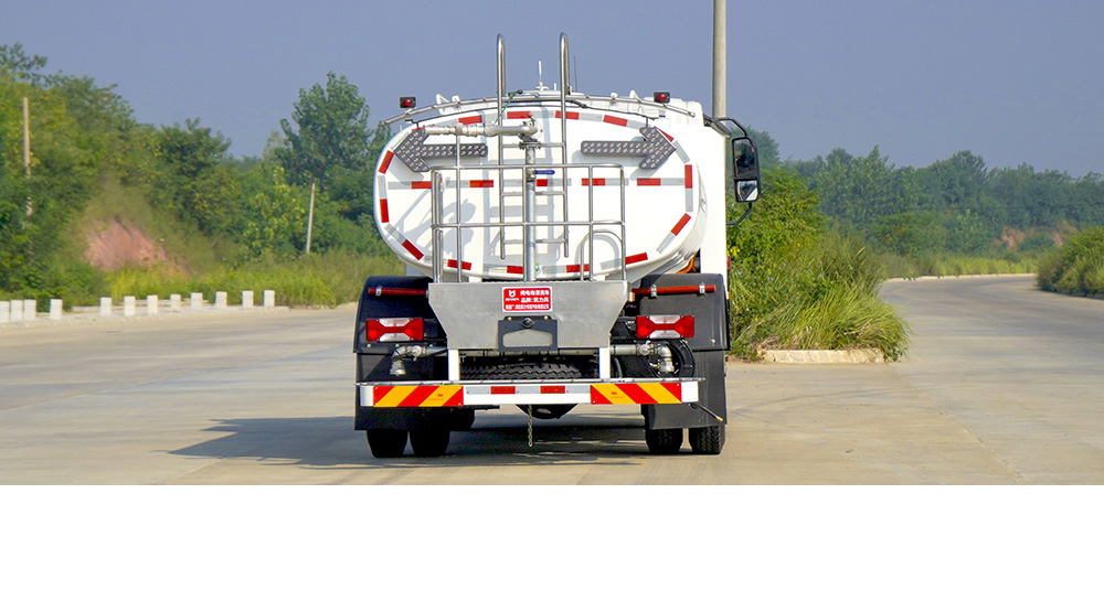 上汽跃进纯电路面清洗车