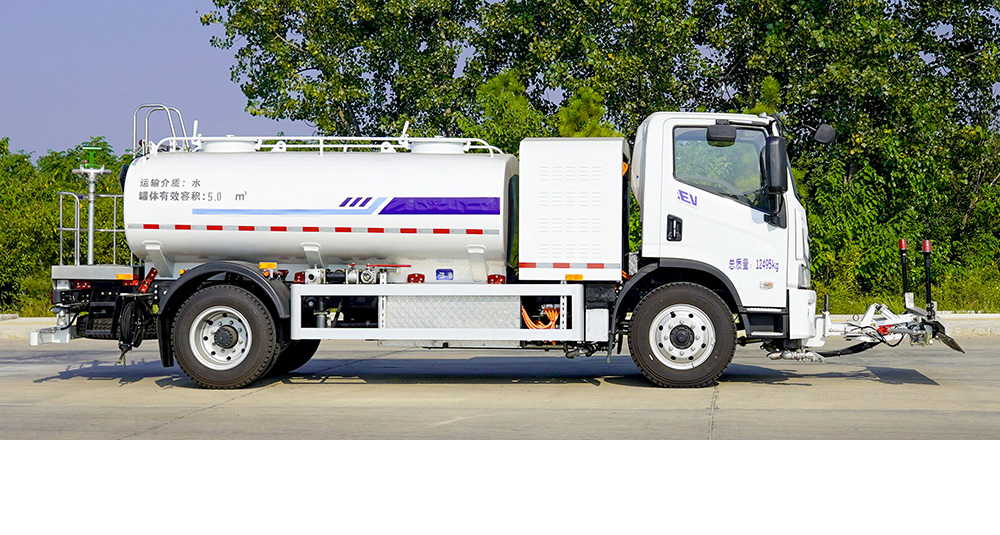 上汽跃进纯电路面清洗车