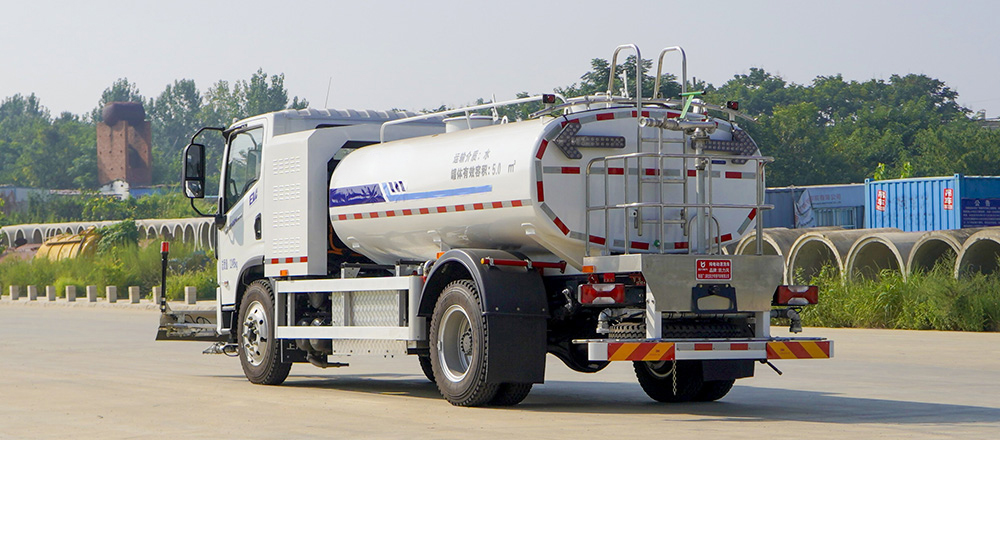 上汽跃进纯电路面清洗车