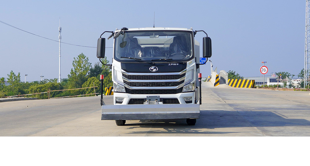 上汽跃进纯电路面清洗车