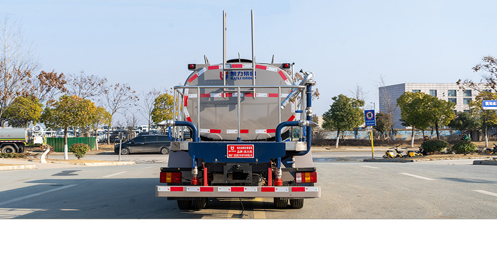 上汽跃进纯电绿化喷洒车