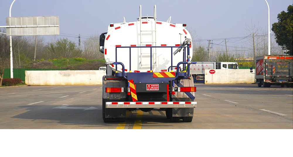 东风天龙纯电绿化喷洒车