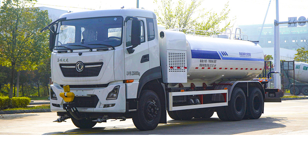 东风天龙纯电绿化喷洒车