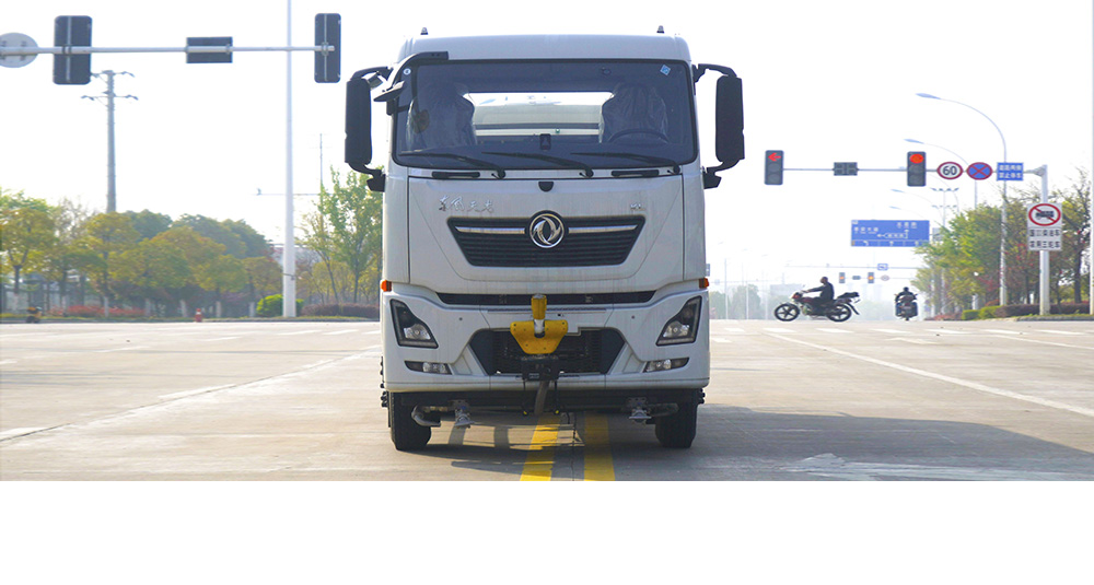 东风天龙纯电绿化喷洒车