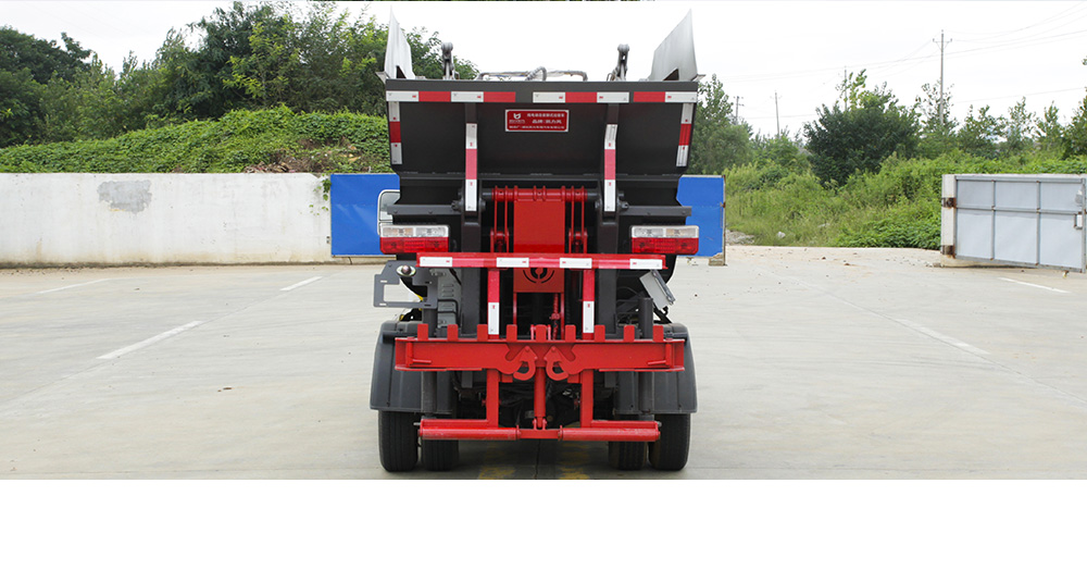 东风途逸纯电自装卸式垃圾车