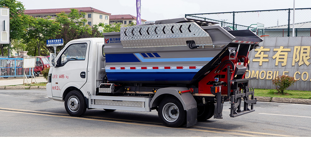 东风华神纯电自装卸式垃圾车