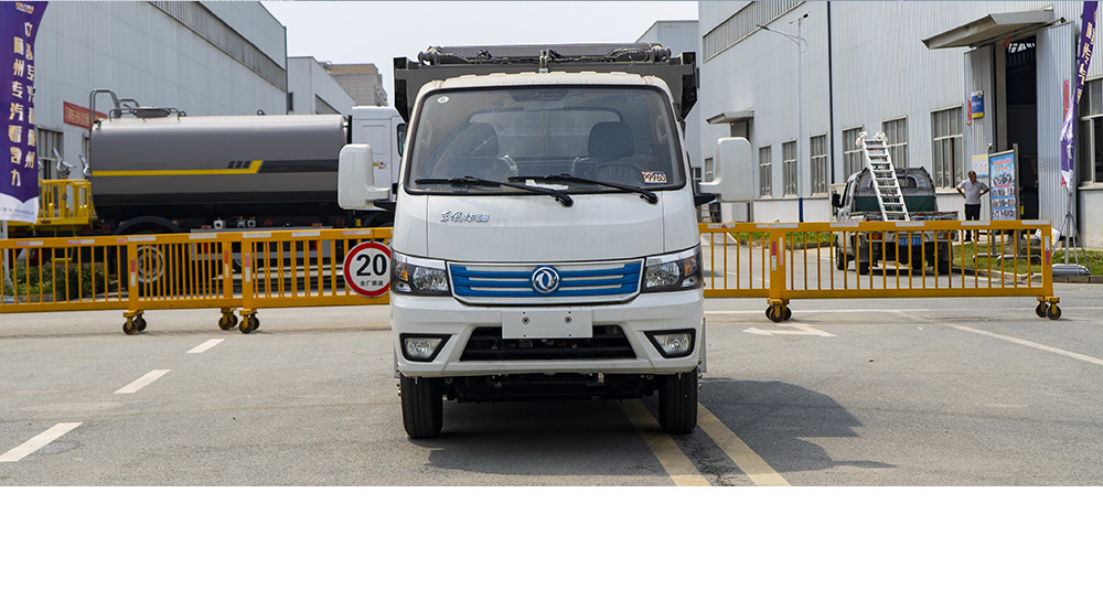 东风华神纯电自装卸式垃圾车